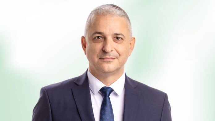 “Възраждане” ще предложи забрана за закриване на училища