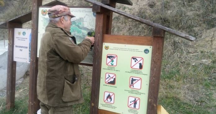 Възстановиха таблото по пътя за Стобските пирамиди