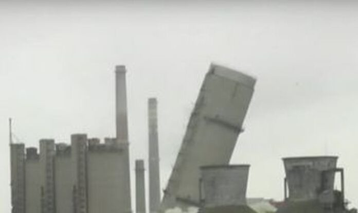 Взривиха кула в 