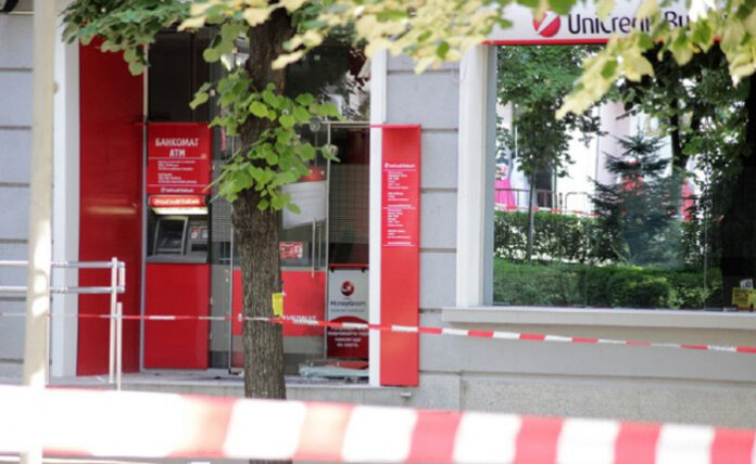 Взривиха вход на банков клон в Шумен