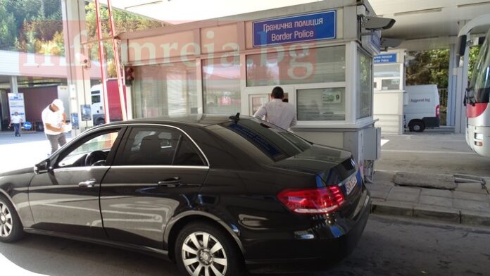 За подкуп на ГКПП-Гюешево: Двама албанци в ареста