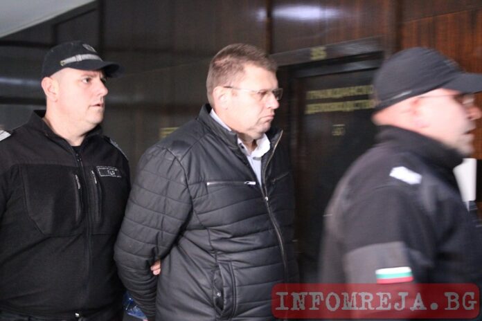 За постоянно в ареста остават полицаите от Петрич