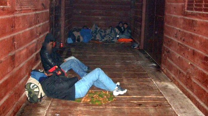 Задържаха 13 чужденци без документи на ГКПП-Кулата
