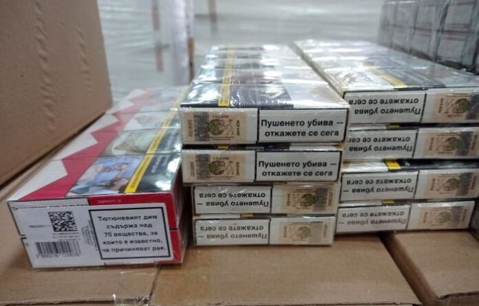 Задържаха 280 660 къса цигари в багажа на пътници при проверки на четири летища