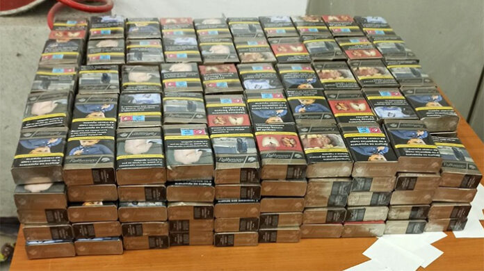 Задържаха 73 840 къса цигари в тайници на четири леки автомобила