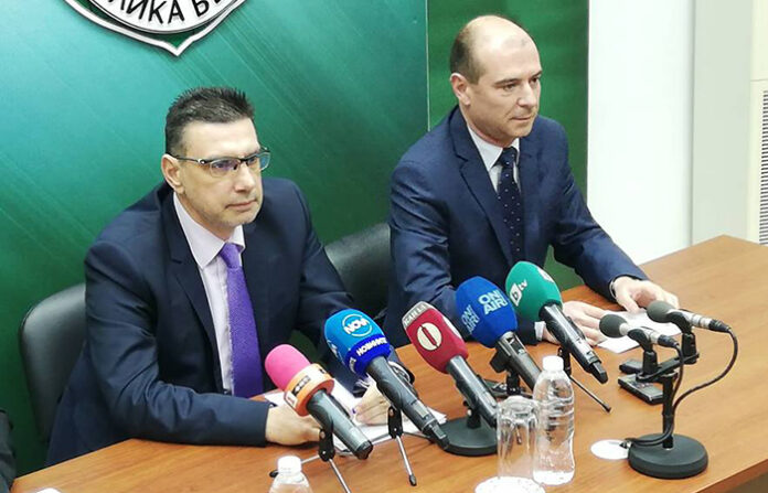 Задържаха апаши