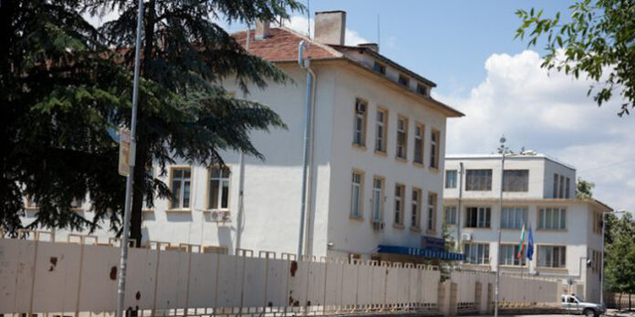 Задържаха двама непълнолетни за продажба на наркотици в благоевградските училища