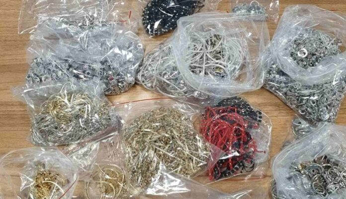 Задържаха златни и сребърни бижута за над 300 000 лв. на МП Капитан Андреево