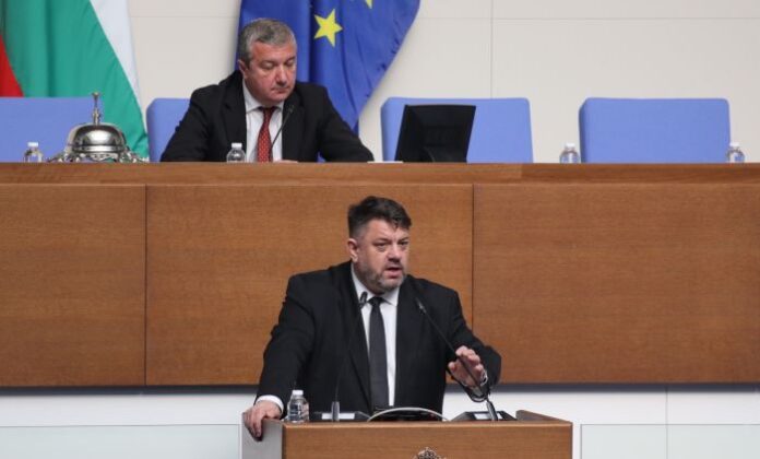 Зафиров: България спира да харчи безусловно пари за разселените лица от Украйна