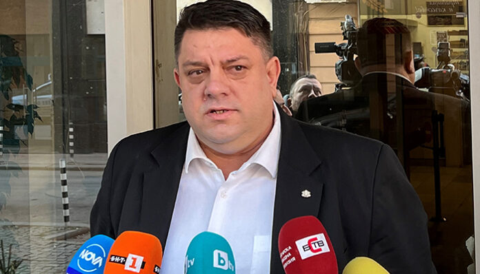 Зафиров: Напусналите работеха за други политически сили