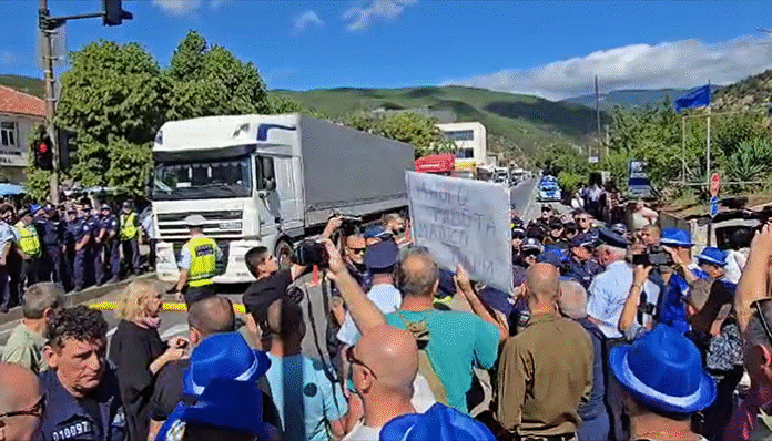 Зам.-кметът на Кресна прекрати протеста на Е-79 със заповед