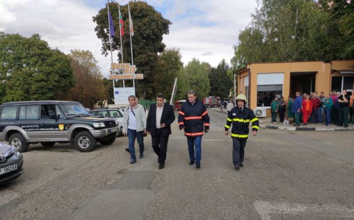 Замерват за замърсявания в района на пламналия завод в Русе