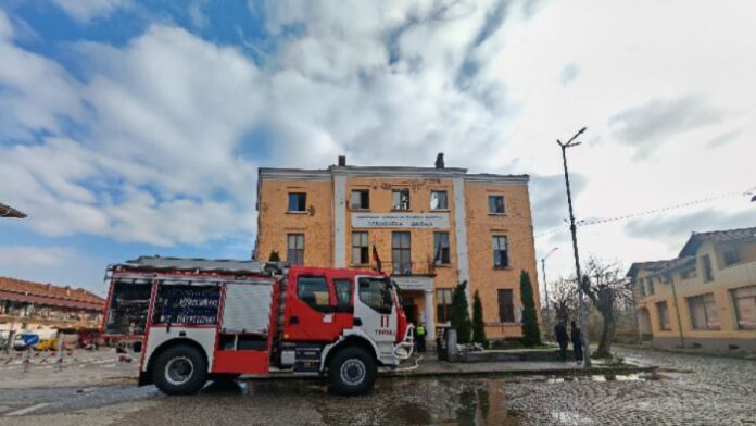 Занятията на учениците от горялата гимназия в Трявна продължават