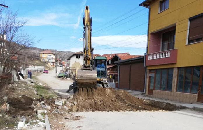 Започна асфалтирането на централната улица в Корница