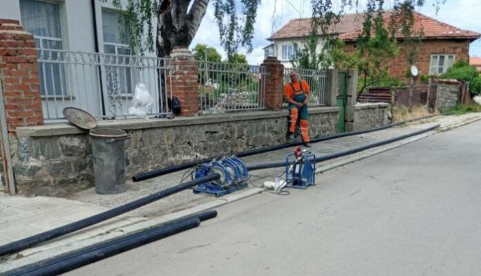 Започна подмяна на водопровода на улица „Черни връх“ в Самораново