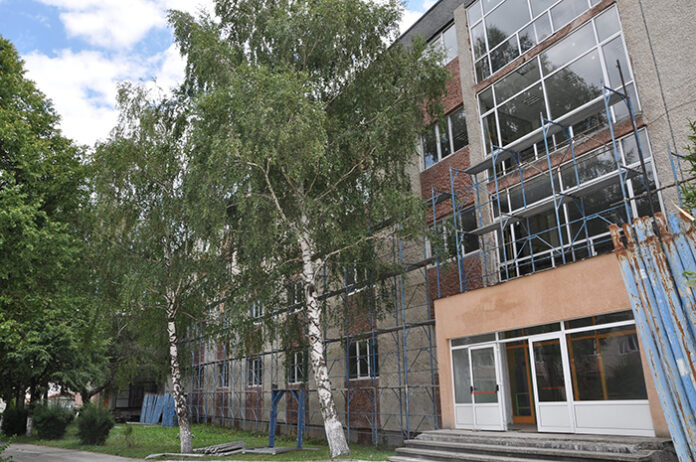Започна ремонтът на Разложката професионална гимназия