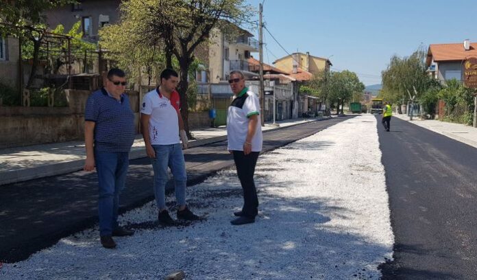 Започва асфалтирането на улица „Венелин“ в Дупница