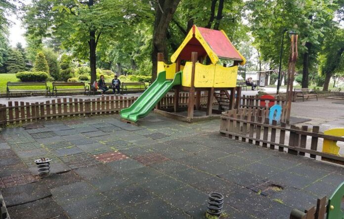Започва цялостен ремонт на детската площадка в Градската градина в Дупница