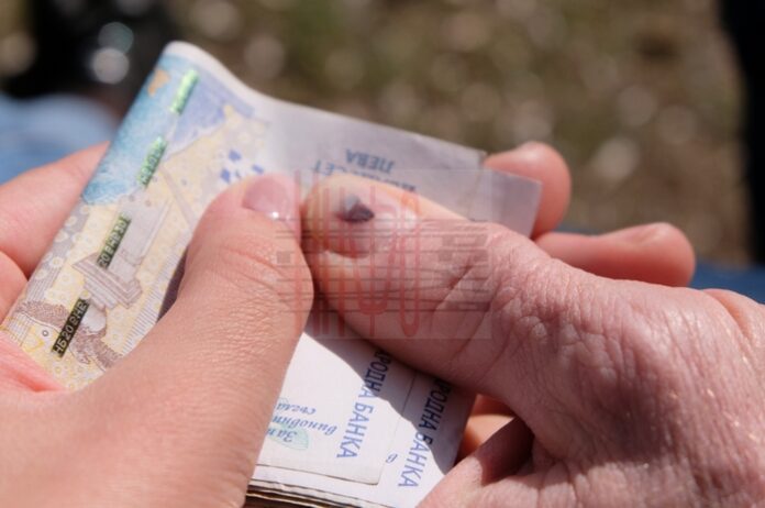 Започва изплащането на всички месечни помощи от 16 март