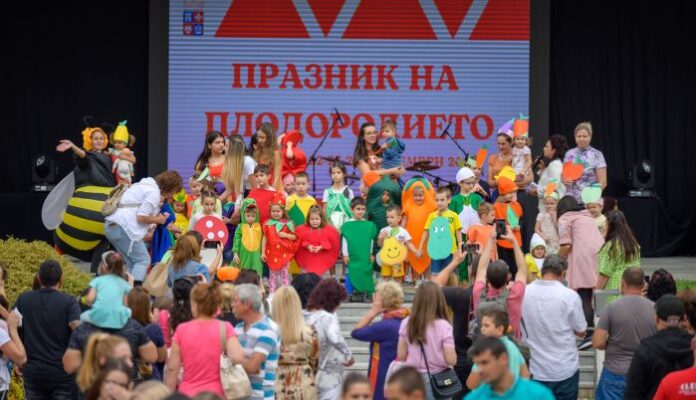 Заради неблагоприятните метеорологични условия: Карнавалът на плодородието се пренесе в Театъра