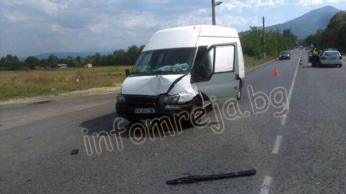 Заради неспазена дистанция: Гръцки водач се заби в 