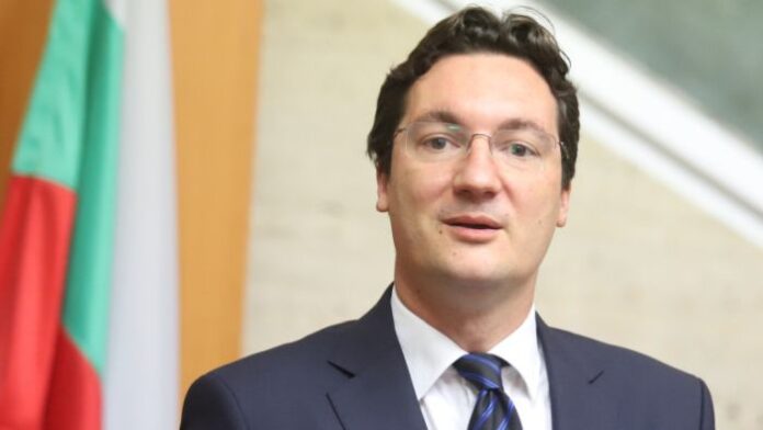 Зарков: Мога само да поздравя Мария Габриел за искането за освобождаване на Гешев