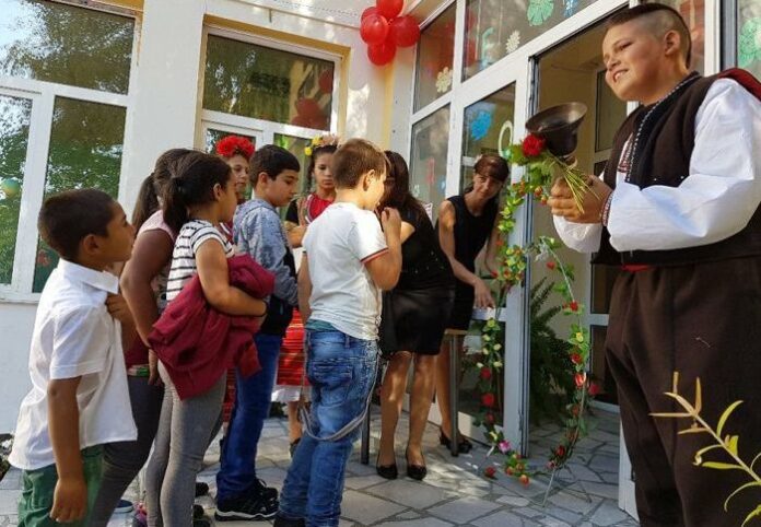 Засилено полицейско присъствие около училищата на първия учебен ден в Кюстендилско