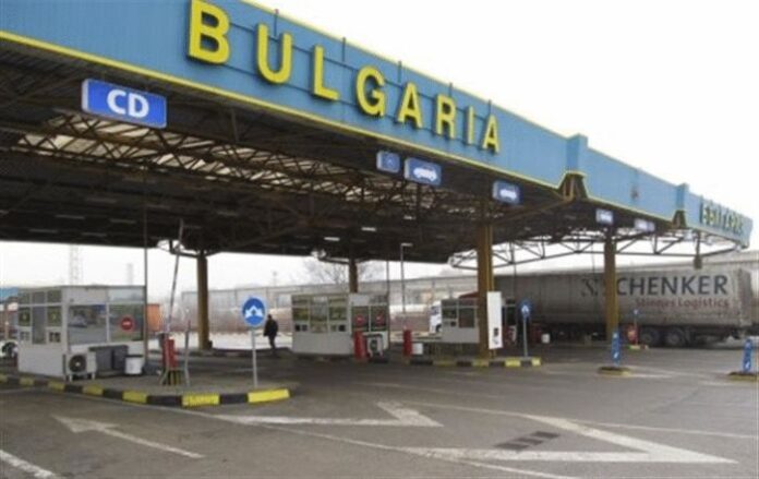 Затруднено е преминаването на товарни автомобили през КГПП Калотина