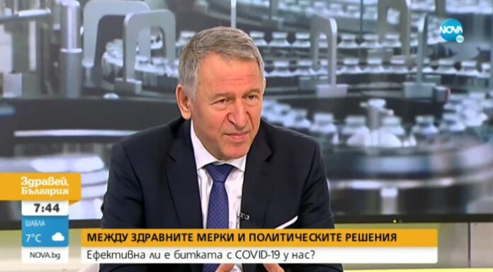 Здравният министър: Пречупихме вълната
