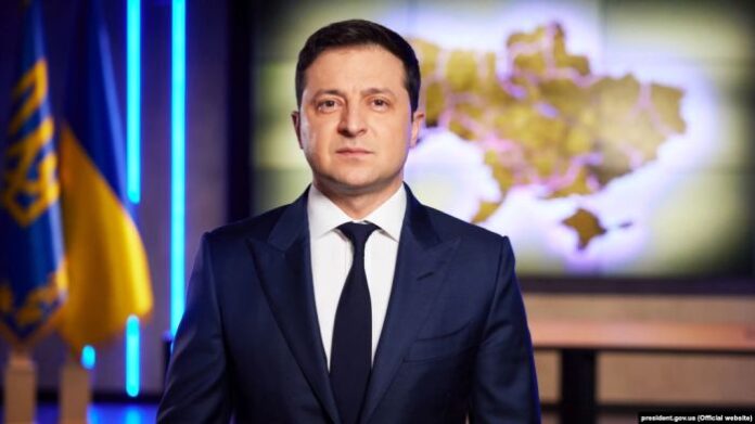 Зеленски: Бием се сами
