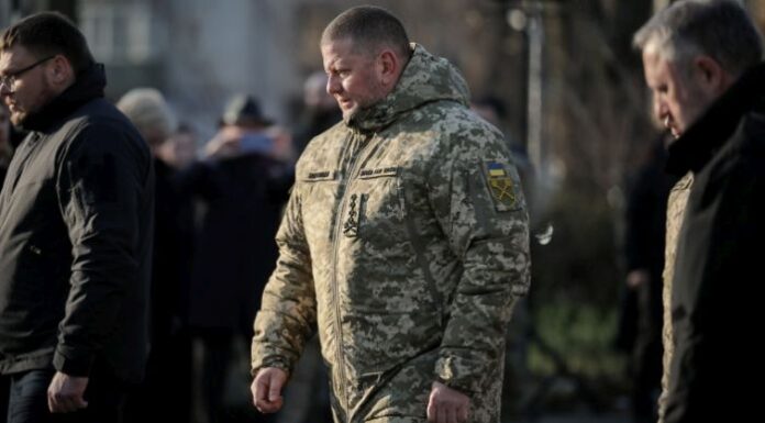 Зеленски овободи Залужни от армията