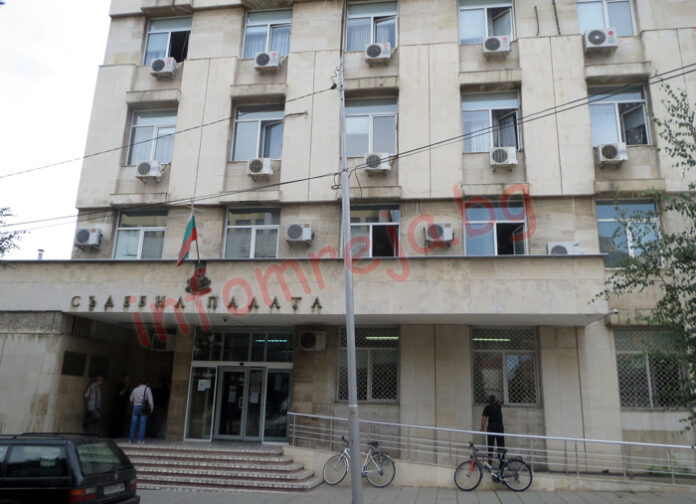 Златистия остава в ареста