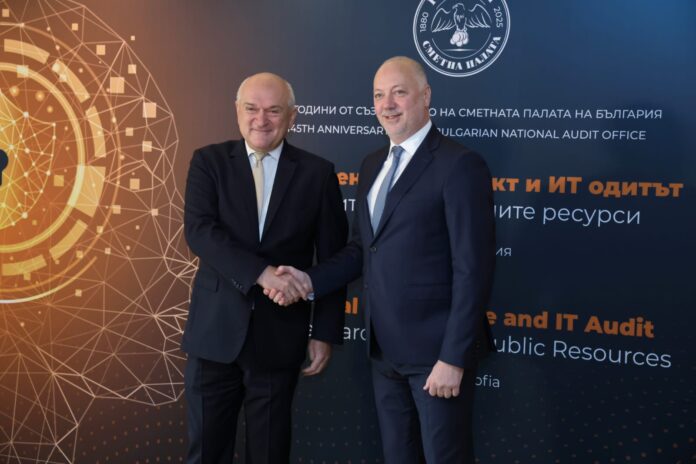 Бивш и настоящ премиер се срещнаха на конференция за AI