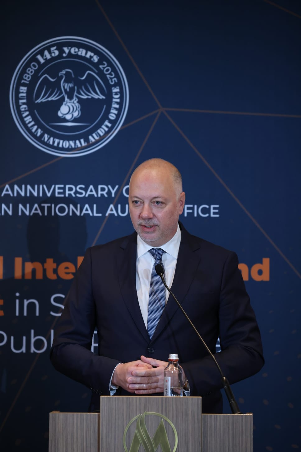 Бивш и настоящ премиер се срещнаха на конференция за AI Бивш и настоящ премиер се срещнаха на конференция за AI - Инфомрежа