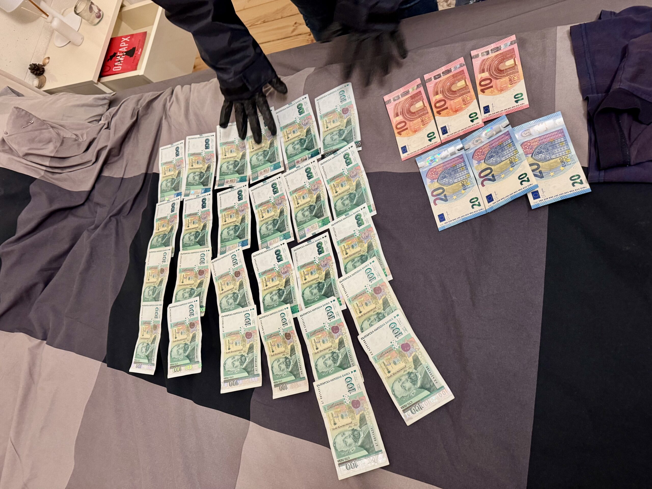 Митничар, взел подкуп, е задържан, но освободен от съда, баща му бил болен Митничар, взел подкуп, е задържан, но освободен от съда, баща му бил болен - Инфомрежа