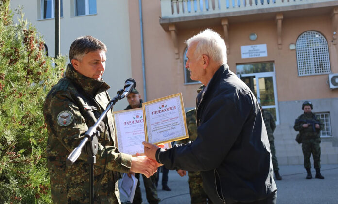 Наградиха военнослужещи от Трето бригандно командване за гасенето на пожарите в Рила и Пирин