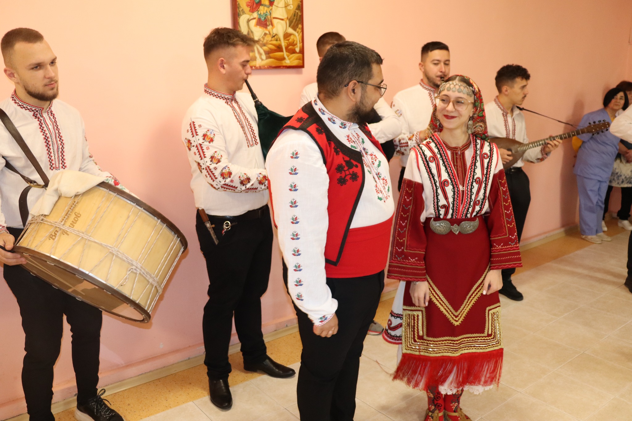 Домът за пълнолетни с деменция в Падеш почете патрона си - Инфомрежа