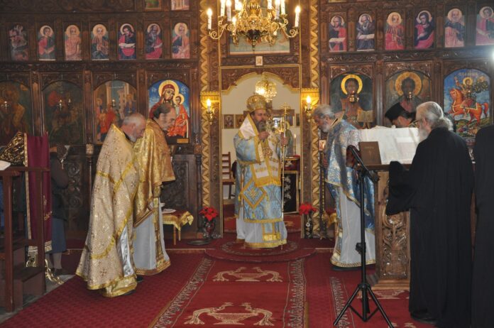 Почти два века храмът в Горно Драглище събира миряните, митрополит Серафим отслужи молебен