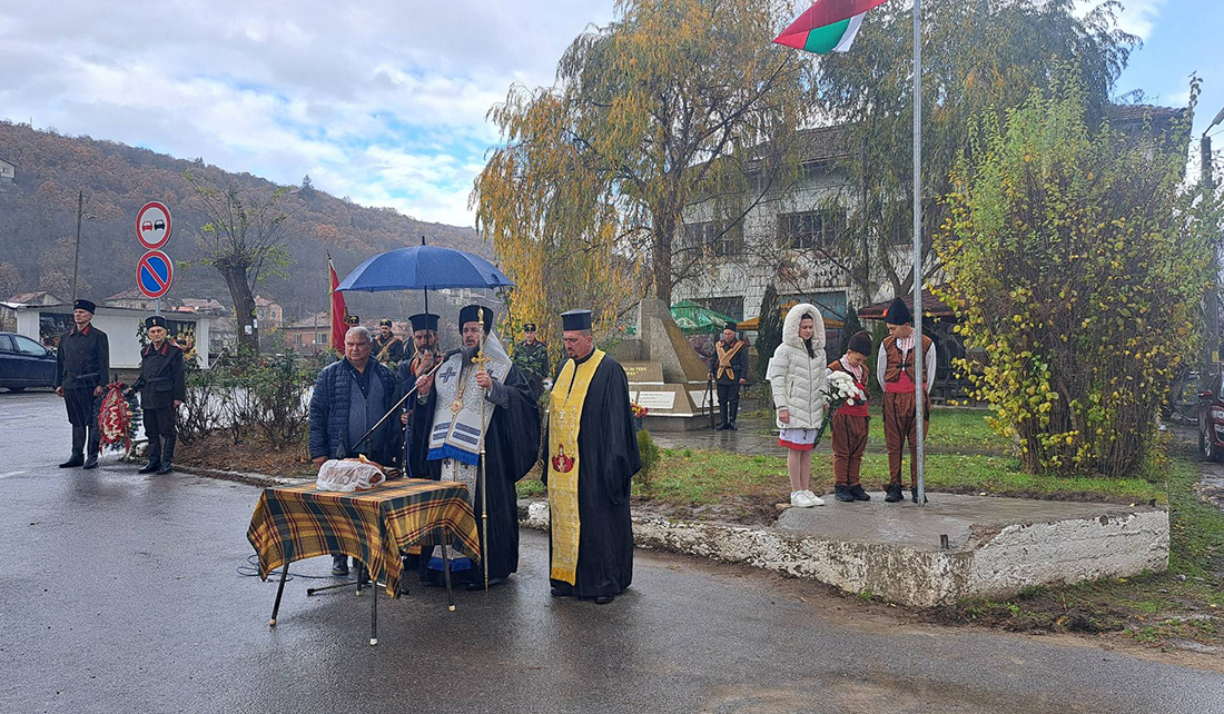 В Раждавица почетоха 140-годишнината на Рилския полк В Раждавица почетоха 140-годишнината на Рилския полк - Инфомрежа