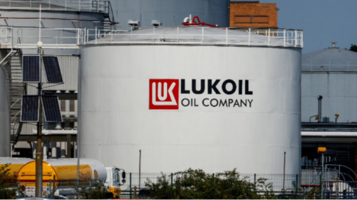 Exxon и ADNOC с интерес към международните активи на „Лукойл“