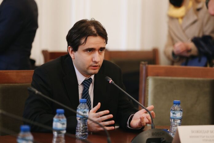 Божанов: Бюджет 2026 налива пари в касичките на Пеевски