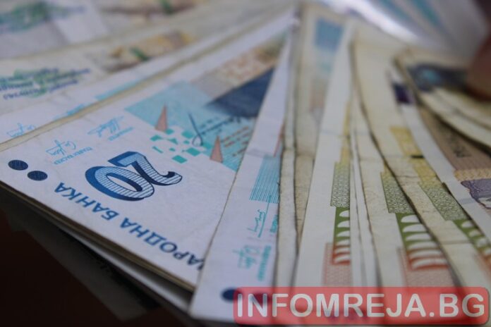 Отличниците от матурите получават стипендии, държавата отпусна пари