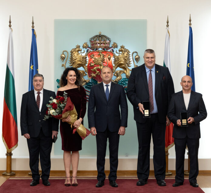 Шампионите на България с почетен знак на Президента