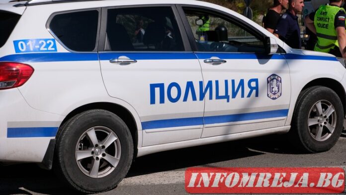 Автомобил удари каруца край Щръклево, двама са в болница