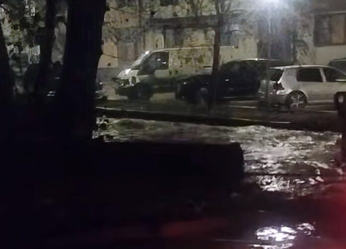 Община Разлог овладява преливането на реката, призова за спокойствие