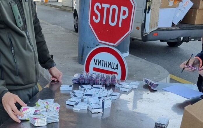 Митничари спипаха хиляди сексуални стимуланти и фалшиви стоки на Дунав мост