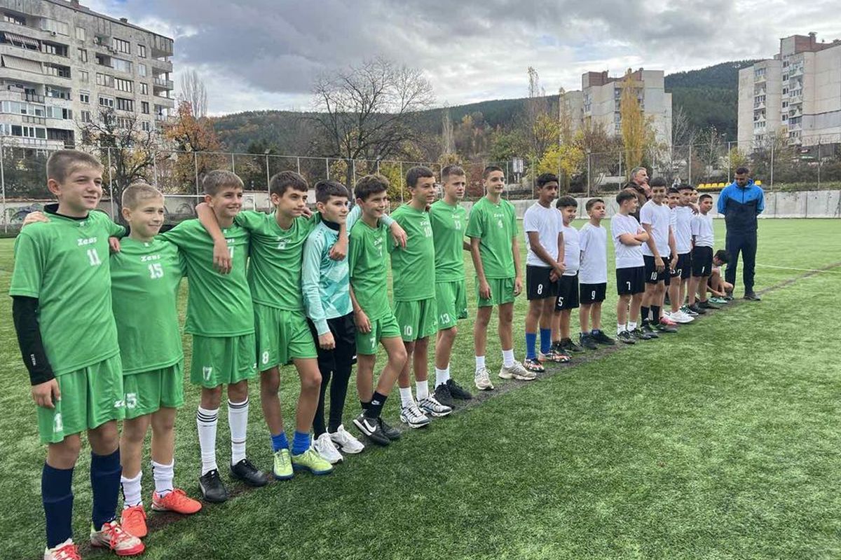Футболен успех за младите спортисти на Кюстендил: ОУ „Св. св. Кирил и Методий“ оглави класирането Футболен успех за младите спортисти на Кюстендил: ОУ „Св. св. Кирил и Методий“ оглави класирането - Инфомрежа