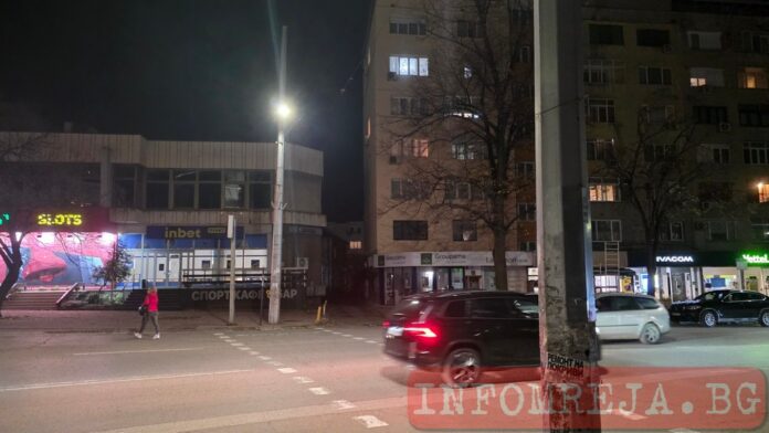 Пешеходните пътеки в Благоевград светнаха! Кметът вика институциите на среща