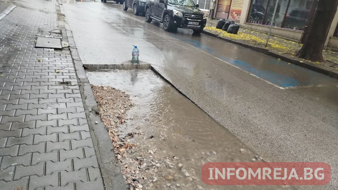Дъждът наводни Благоевград, пожарникари отводняваха НХГ, кола пропадна на ул. „Даме Груев“ Дъждът наводни Благоевград, пожарникари отводняваха НХГ, кола пропадна на ул. „Даме Груев“ - Инфомрежа