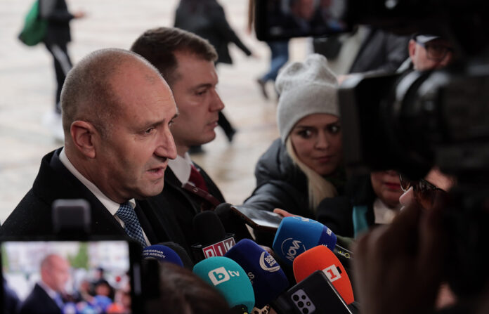 Радев: Изходът е само един: незабавна оставка и предсрочни избори